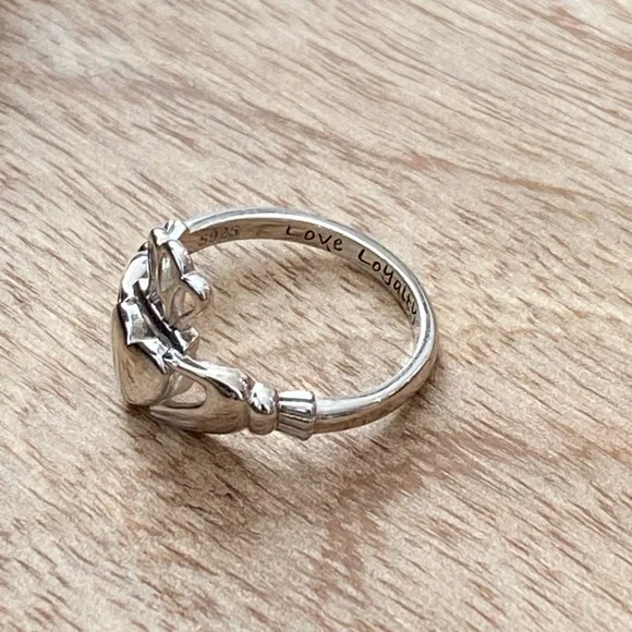 Irish Claddagh Ring 🍀 - Picture 9 of 9